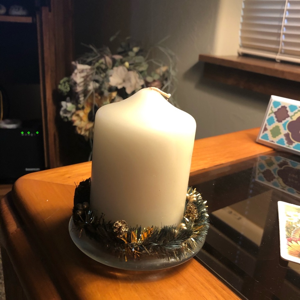 Cream Pillar Candle/Wreath for Base/Trivet-Pier 1
